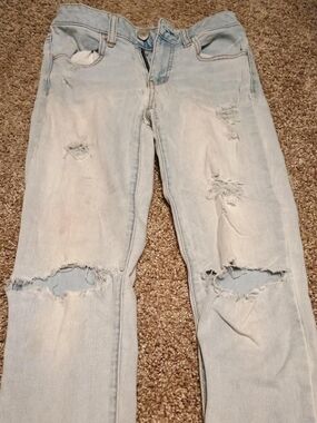 American Eagle Outfitters Light Blue Distressed Boyfriend Jeans